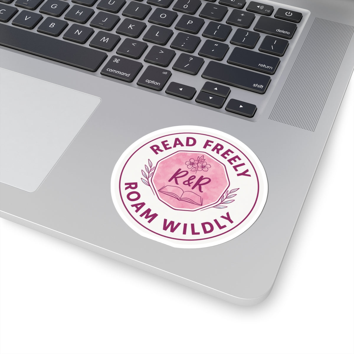 Read Freely Roam Wildly Round Sticker | Kiss-Cut Sticker